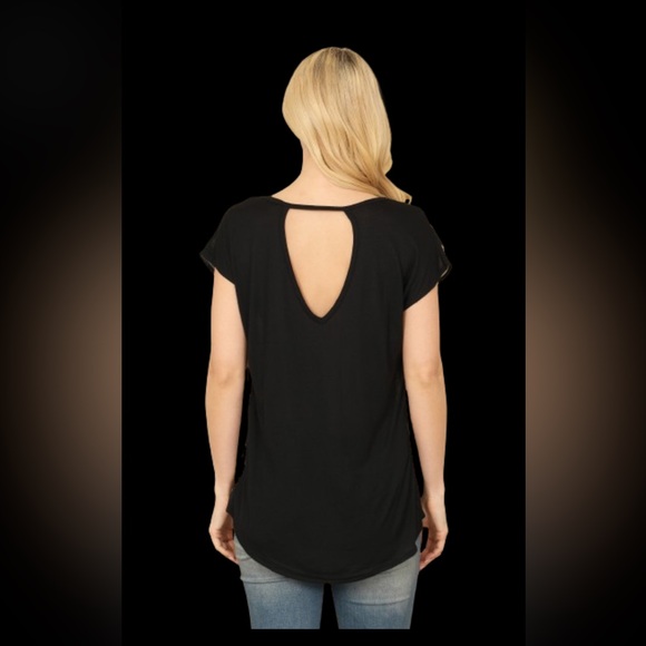 Short Sleeve Keyhole Ivory Animal Printed NWT Top - Picture 2 of 2